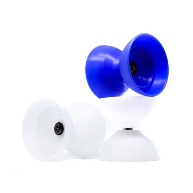 Yoyo FlighTech offstring yoyo with white and black design, featuring advanced Japan technology for b.