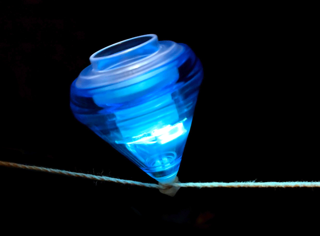 Spintop Elec-Trick LED – Light-Up Bearing Tip Spintop