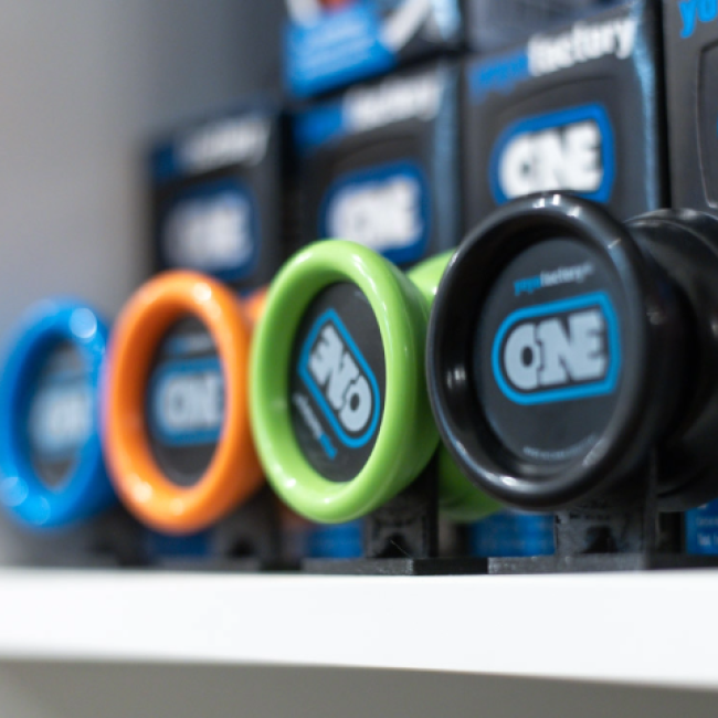 YoYoFactory Yoyo Stand – 3D Printed Yoyo Display for Spinning